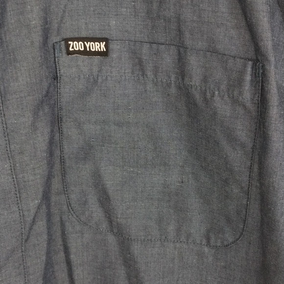 Zoo York XL men's blue, button-up,  denim-looking, short sleeve dress shirt - Picture 4 of 5